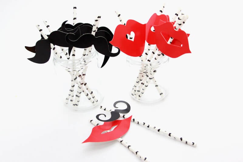 סט 15 שפמים ונשיקות על מקל