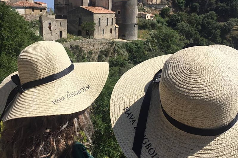 כובע קש עם שם צבע מוקה